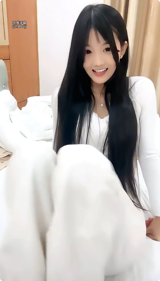 日韩巨乳欧美,メイリン モデルコレクション メ,观看免费无删减完整版